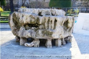 Felsenbrunnen im suedl. Hofgarten der Residenz wird seit Januar 2025 renoviert